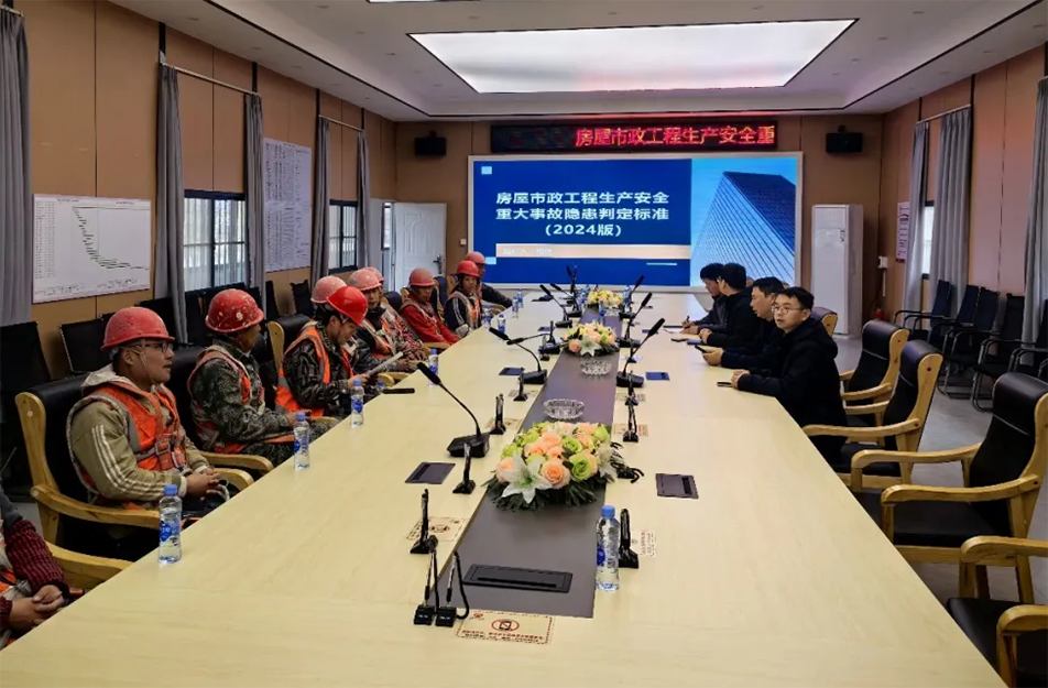 高處作業(yè)安全培訓(xùn)｜腳手架搭設(shè)、防墜落措施與事故警示教育