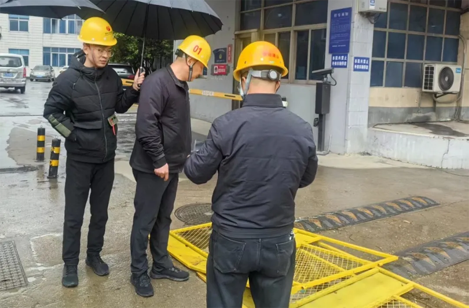 徐旭調(diào)研南昌縣小藍大道、青云譜污水接駁工程｜施工進度與安全文明管理