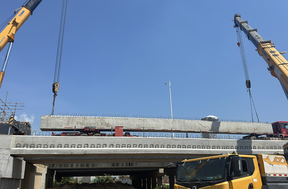 深南互通立交項(xiàng)目啟動(dòng)預(yù)制空心板梁吊裝 25米梁體完成首件架設(shè) 深南互通立交項(xiàng)目啟動(dòng)預(yù)制空心板梁吊裝 25米梁體完成首件架設(shè)